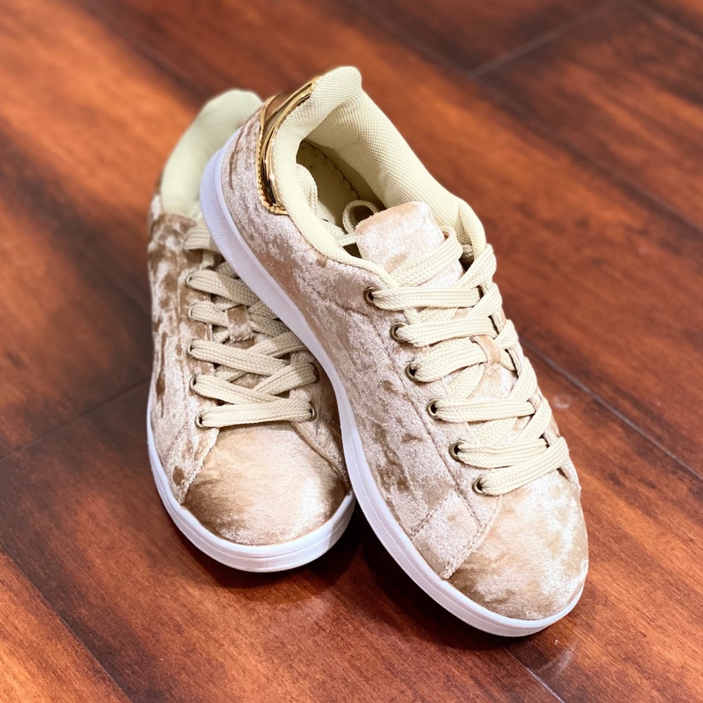 Women sneakers